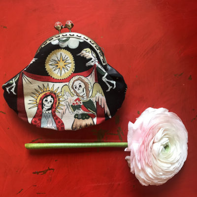 portamonete-LeT-Bags-madonna-e-teschi-stoffa-pelle-artigianato-femminile-handmade-crazy-art-torino