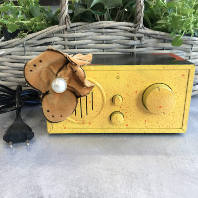 radio-vintage-gialla-fiore-intera-oggettistica-articoli-regalo-handmade-artigianato-crazy-art-torino